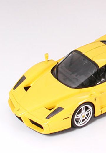 24270 1/24 恩佐 法拉利 Giallo Modena