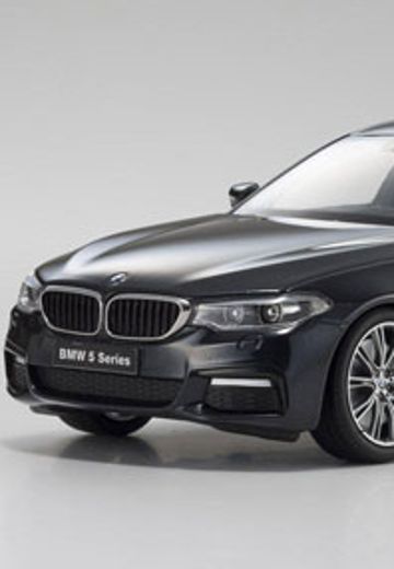 原创 1/18 BMW 5系 (G30) 宝石黑