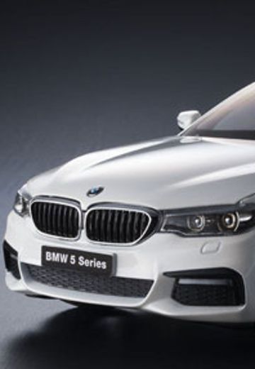 原创 1/18 BMW 5系 (G30) 矿物白