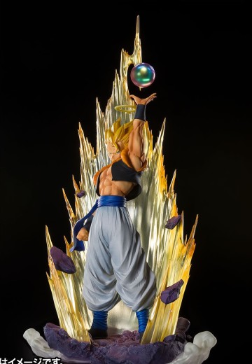 FiguartsZERO [超激战]  龙珠Z 复活！悟空与贝吉塔的合体  超级赛亚人悟吉塔