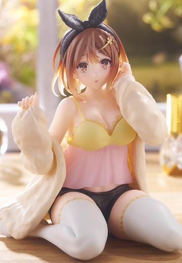 TAITO抽彩 莱莎的炼金工房～常暗女王与秘密藏身处～动画版 闪耀夜空与秘密晚会 A奖 莱莎人偶 | Hpoi手办维基