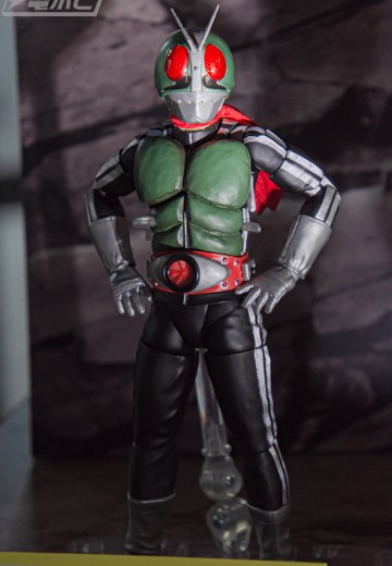 S.H.Figuarts（真骨雕制法） 假面骑士新1号（荣耀昭和骑士版）