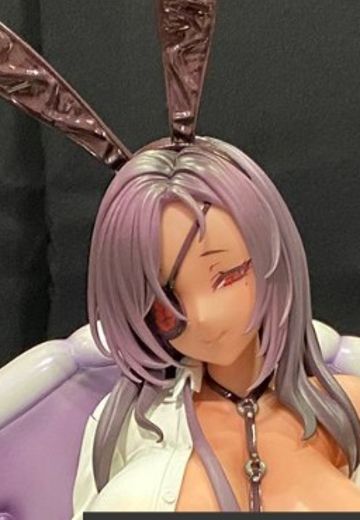 眼罩兔女郎
