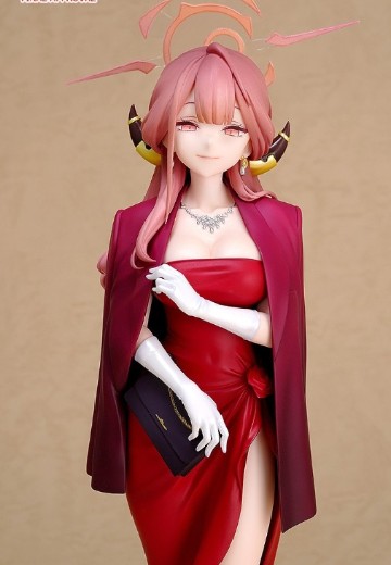 蔚蓝档案 陆八魔爱露（礼服）