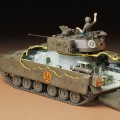 35132 1/35 美国 M2 布雷德利 步兵战车