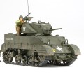 35313 1/35 美国 M5A1轻型坦克 追击作战 套装（附带4个兵人）