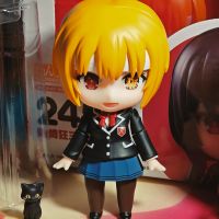 虽然算不上完全没用心的配件，但是这猫真的有点丑