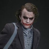 《蝙蝠侠黑暗骑士三部曲》小丑 (银行劫匪版) 1:6比例珍藏人偶 《蝙蝠侠黑暗骑士三部曲》小丑 (银行劫匪版) 1:6比例珍藏人偶