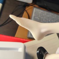 中奖了，脚上的这是胶痕吗？