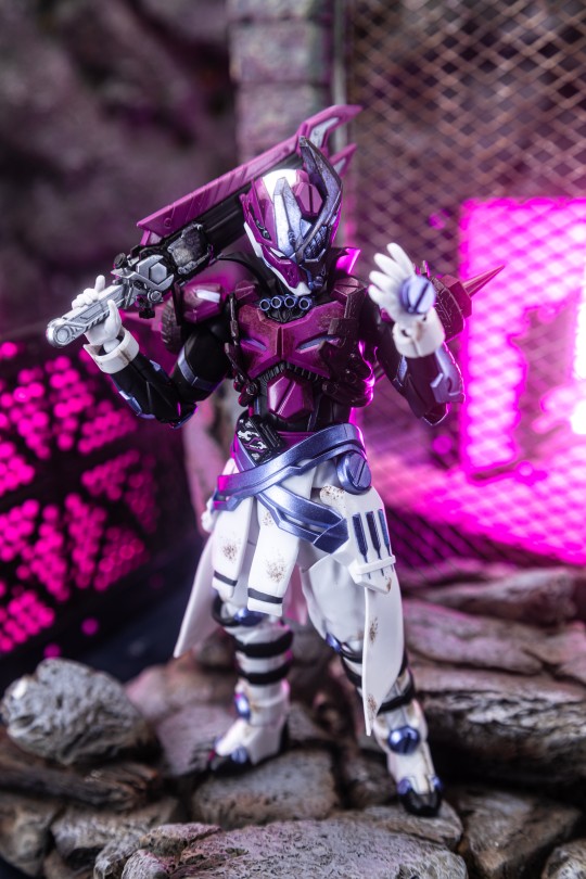 万代 SHF 假面骑士 瓦尔巴拉多 瓦尔巴拉德 牢钢 Valvarad【吾昂王的模玩摄影分享】