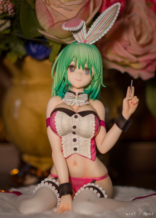 UC粉色兔女郎