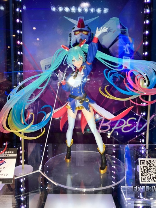 【展品】眼镜厂 高达45周年联名初音未来 BPEV -高达联名款-珍藏人偶 返图搬运