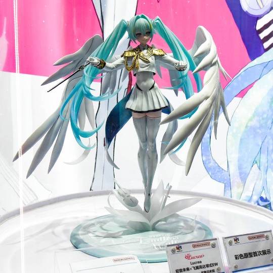 初音未来·飞翼高达零式EW形态