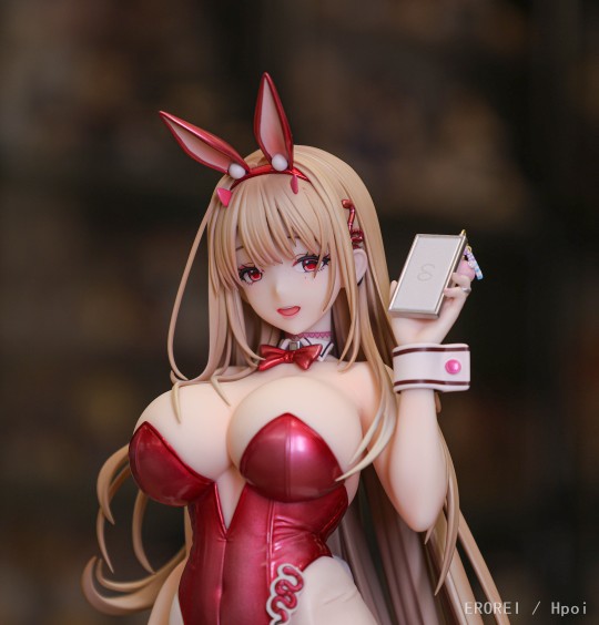 胜利女神：妮姬 毒蛇：毒兔