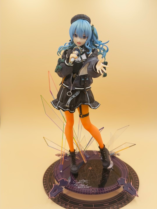 Design COCO 星街彗星 橙色秋裤的女人☄️