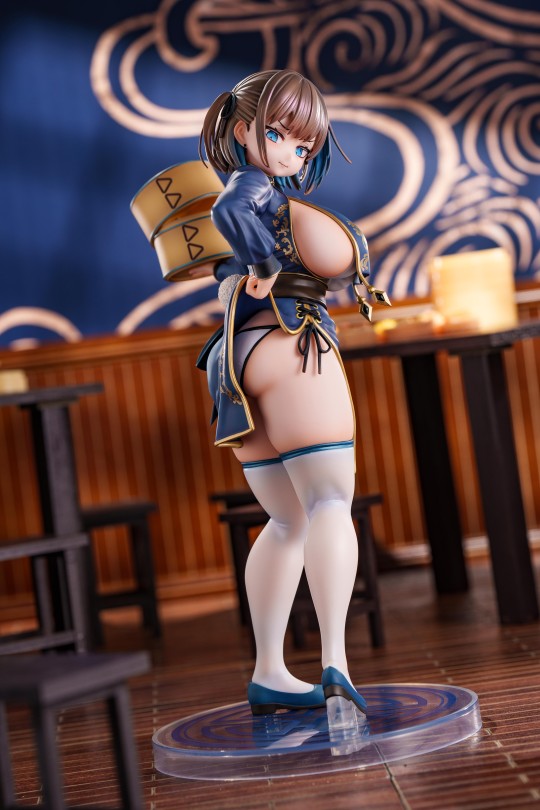 来喝夜茶顺便看看肉感小妹