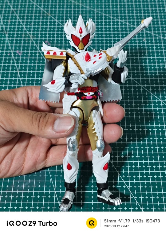 先水一波   后面换好披风再拍   这肩甲我懒得改了