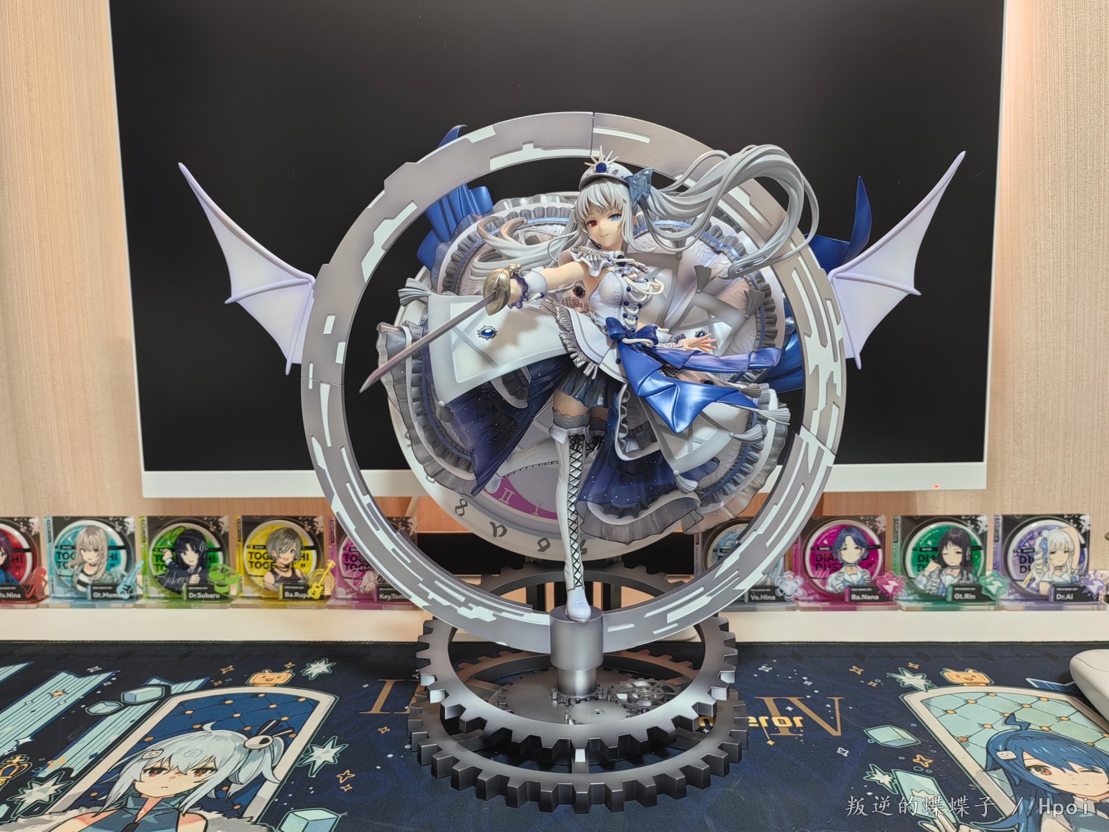 SSF 白之女王 蓝宝石礼服
“时间是无比体贴的 时间又是无比残酷的。”