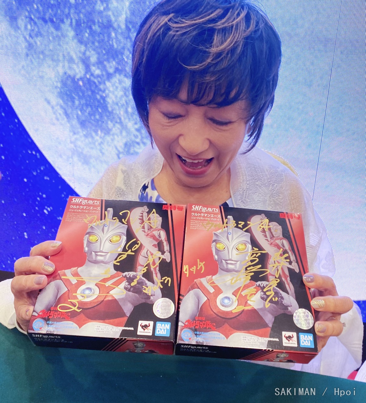 相册:高峰圭二&星光子签名版shf艾斯奥特曼新生代之星版by