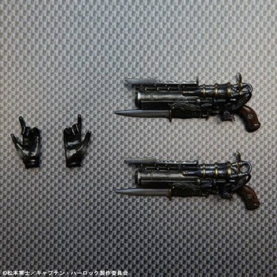 キャプテンハーロック PlayArts改 -KAI- 亚男 