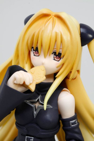 S.H.Figuarts  金色暗影
