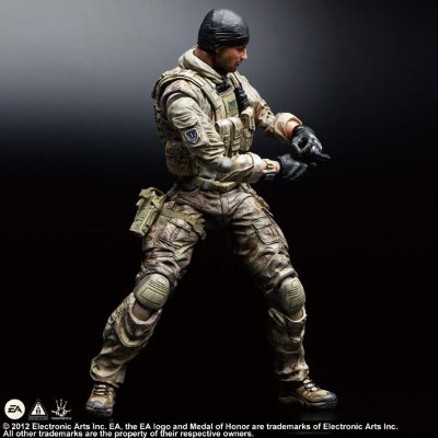 メダル オブ オナー ウォーファイター PlayArts改 トム“プリーチャー” 可动手办