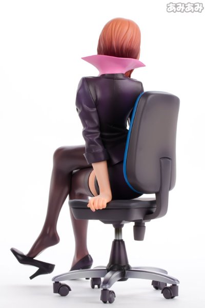 The Art of Shunya Yamashita 海丽（黑スーツ）