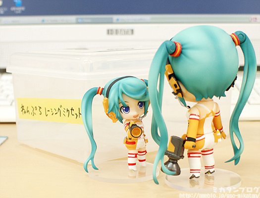 迷你黏土人 GOOD SMILE Racing&VOCALOID 初音未来 RQ 2 Ver. 