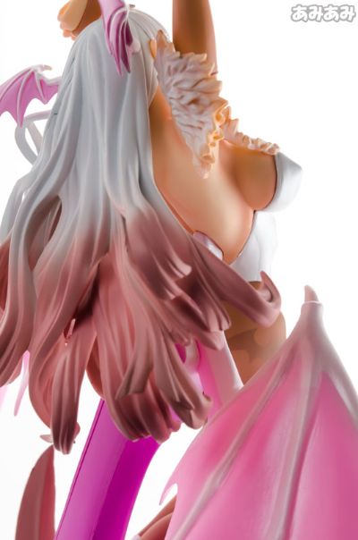 CAPCOM FIGURE BUILDER Creator's Model 吸血鬼 莫莉卡・安斯兰特 White Color. 