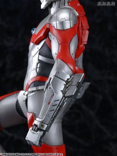 ULTRAMAN 1/6比例・スタチュー