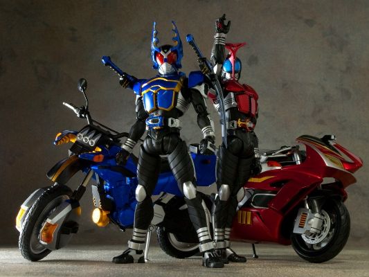 中文名称:s.h.figuarts 假面骑士:甲斗王 钢斗王强化机车/骑士摩托