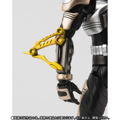 S.H.Figuarts(真骨雕制法) 假面骑士甲斗王 假面骑士拳蝗