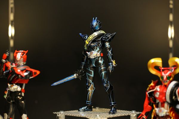 S.H.Figuarts 剧场版 假面骑士驰骑: SURPRISE FUTURE 假面骑士影驰骑   次世代型