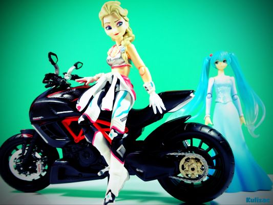 figma#233 GOOD SMILE Racing 初音未来 2013 EV MIRAI Ver.