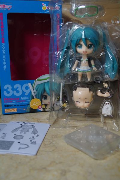 粘土人 #339b 初音未来 泳装Ver. 全家便利店 颜色