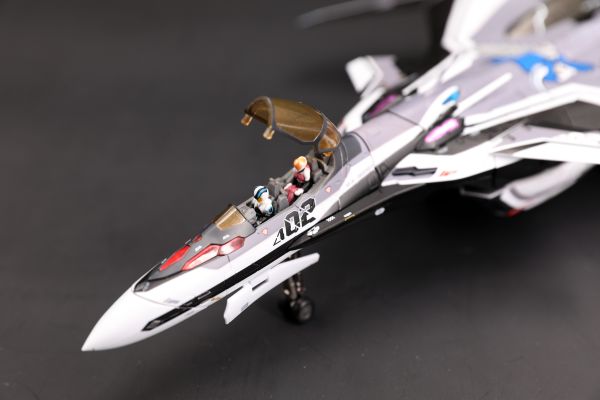 DX超合金 超时空要塞Δ VF-31F 齐格菲（梅萨·伊雷菲尔特机）