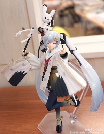 figma#EX-45 VOCALOID 丹顶鹤 雪初音 巫女ver.