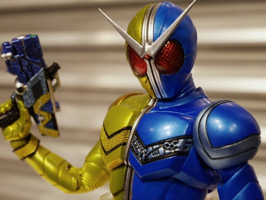 S.H.Figuarts(真骨雕制法)  假面骑士双骑 月神扳机形态