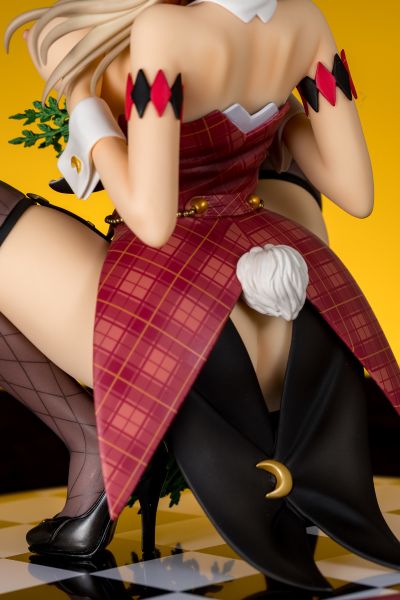 弥生・B・勒特威奇 兔女郎风衣装Ver