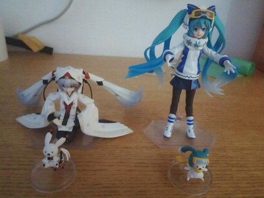 figma#EX-45 VOCALOID 丹顶鹤 雪初音 巫女ver.