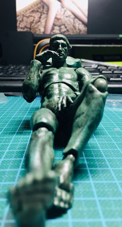 figma#SP-056 桌上美术馆 思考者