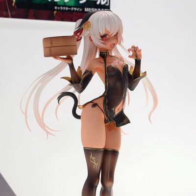 大褐色时代 褐色旗袍娘 菲琳娜·瓦尔