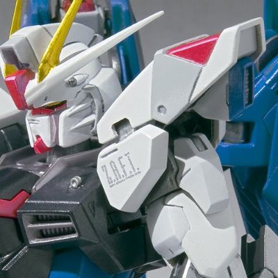 METAL BUILD 机动战士高达SEED ZGMF-X10A 自由高达