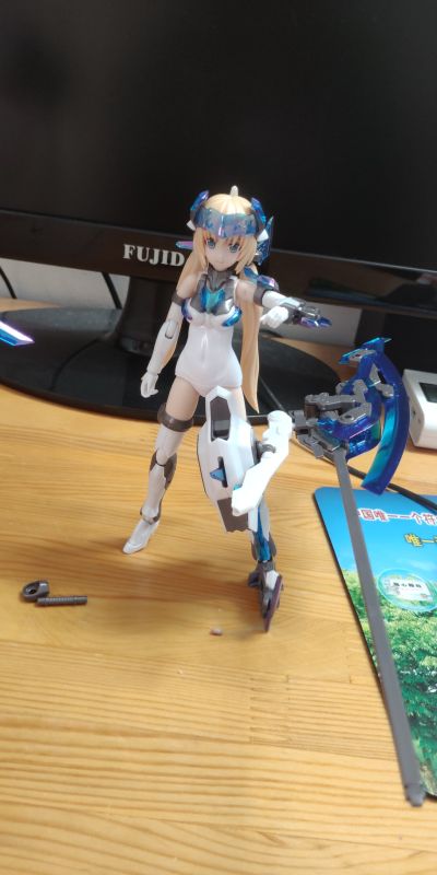 机甲少女 白皙魔鹫