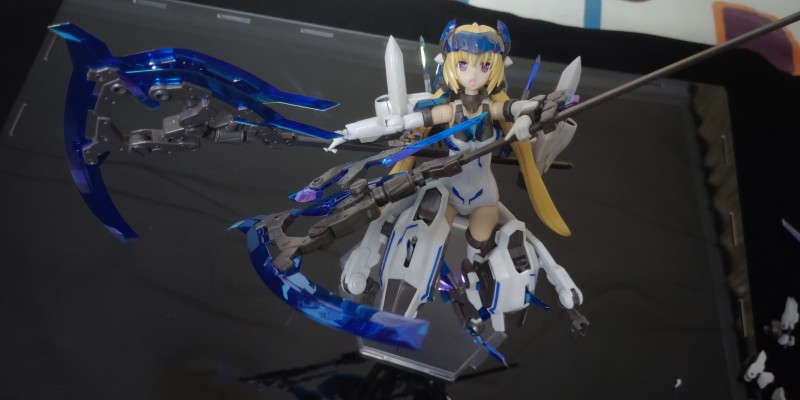 机甲少女 白皙魔鹫