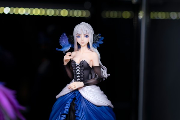 关德林礼服
