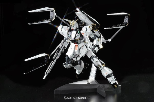 MG 机动战士高达 逆袭的夏亚 RX-93 ν高达 Ver.Ka Titanium Finish