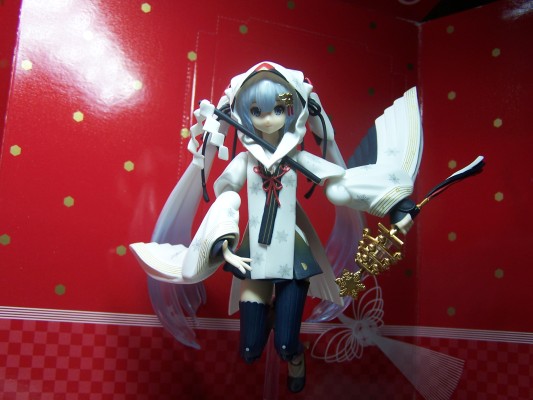 figma#EX-45 VOCALOID 丹顶鹤 雪初音 巫女ver.