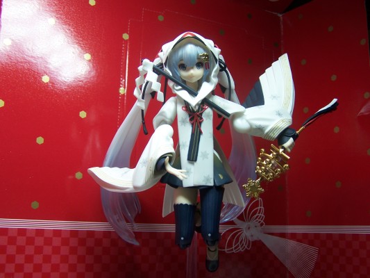 figma#EX-45 VOCALOID 丹顶鹤 雪初音 巫女ver.