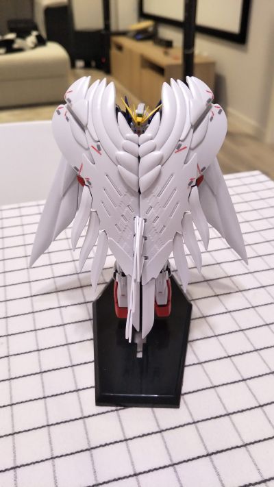 RG 1/144 新机动战记高达W 无尽的华尔兹 XXXG-00W0 飞翼高达零式 EW